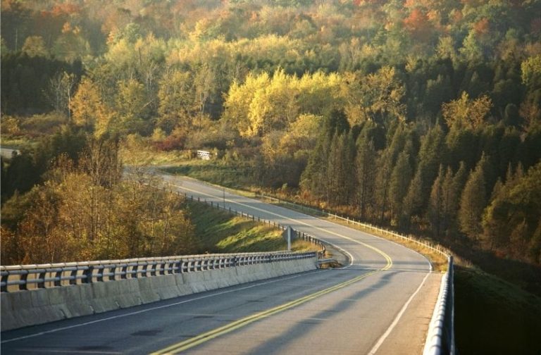 Scenic Drives Near Ontario Provincial Parks